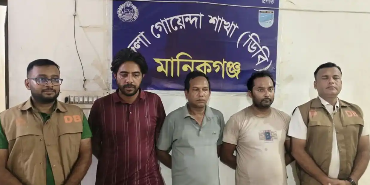মানিকগঞ্জে সরকারি অ্যাম্বুলেন্সে ইয়াবা, গ্রেপ্তার ৩