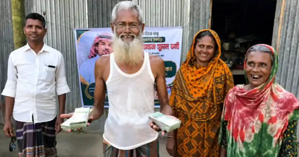 উইপোকায় নষ্ট টাকা ফিরে পেলেন দিনমজুর তোফাজ্জল, প্রবাসীর মানবিকতা