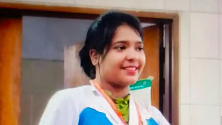 রাজধানীর চানখাঁরপুলে ঢামেক নার্সের ঝুলন্ত মরদেহ উদ্ধার; ঘনীভূত হচ্ছে রহস্য