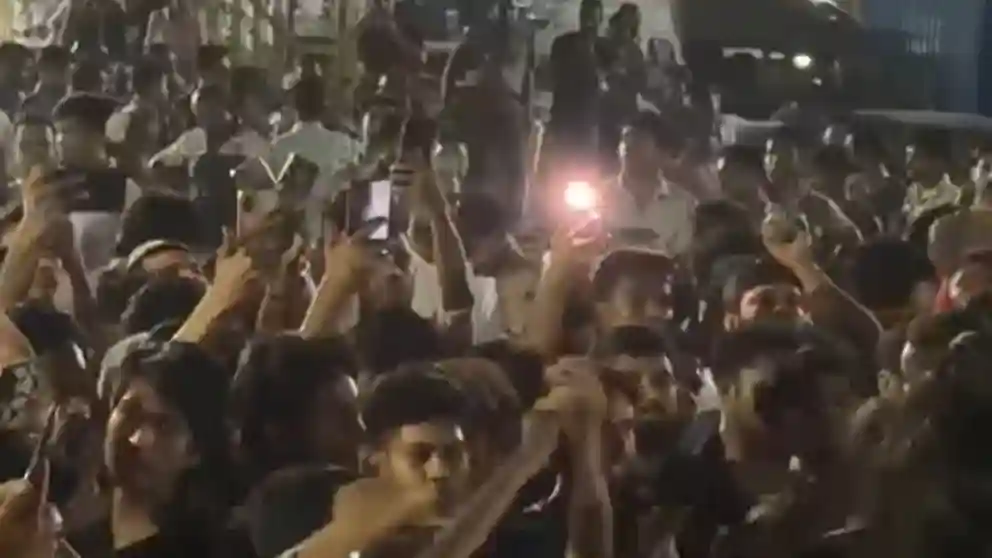 শিশু রামিসা হত্যার বিচারের দাবিতে মিরপুর ১০ নম্বর গোলচত্বরে বিক্ষোভ, যান চলাচল বন্ধ