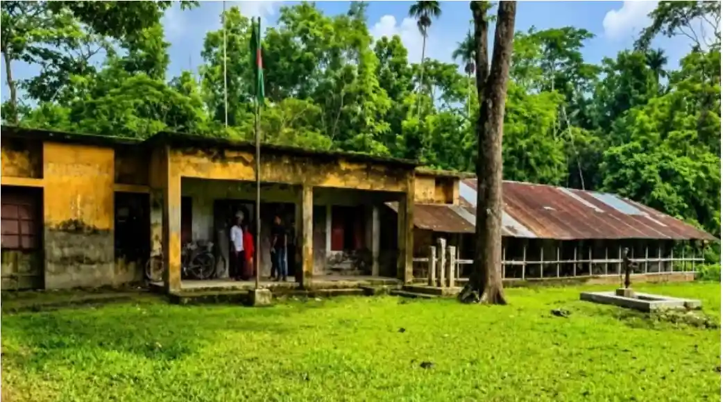 ১১ শিক্ষকের বিদ্যালয়ে ১১ পরীক্ষার্থীর মধ্যে পাস মাত্র ১ জন, প্রধান শিক্ষকের নামও মনে নেই